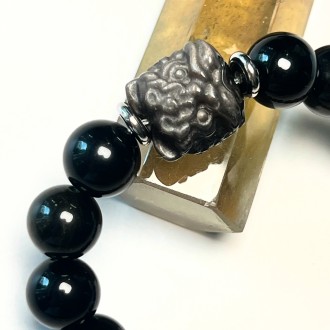 Obsidian สร้อยข้อมือหินออบซิเดียน 12mm พร้อม charm หัวสิงโต สัญลักษณ์แห่งความแข็งแกร่งและความกล้าหาญ