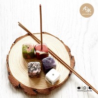 Incense Sticks- ไวท์ เสจ White sage- ธูปหอมแบบก้าน สร้างพลังงานบวก สมดุล กลิ่นหอม พร้อมฐานรองจุดโลหะ ใช้สะดวก