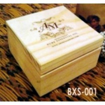 กล่องไม้สนเนี้อดี เบา สำหรับใส่น้ำมันหอมระเหยหรือของชำร่วยอื่น ๆ BXS-001